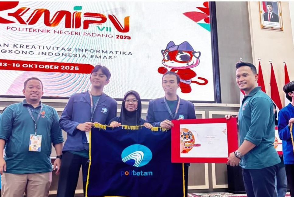 Polibatam Raih Juara Umum KMIPN VII Tahun 2025 Di Politeknik Negeri Padang Melalui Depalan Kategori Lomba