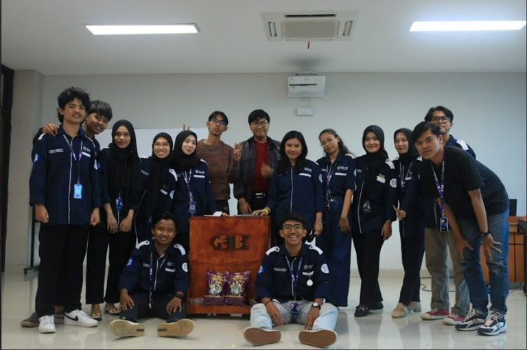 GenBi Polibatam Dukung Program Green Campus dengan Membuat Tempat Makanan Kucing di Lingkungan Kampus