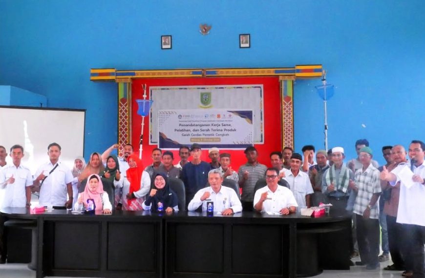 Polibatam Serahkan Inovasi Galah Cerdas Pemetik Cengkeh Untuk Dukung Produktivitas Dan Keselamatan Petani Di Natuna