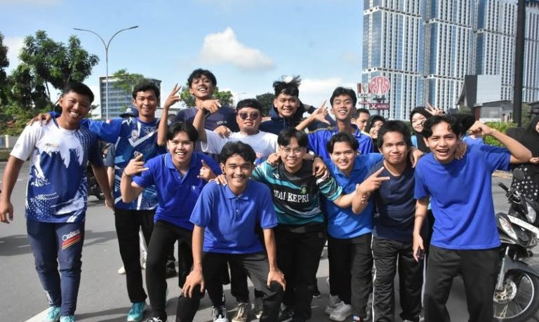 Fun Walk 2025 Meriahkan Peringatan 25 Tahun Polibatam, Kampanyekan Gerakan Green Campus Untuk Masa Depan Berkelanjutan