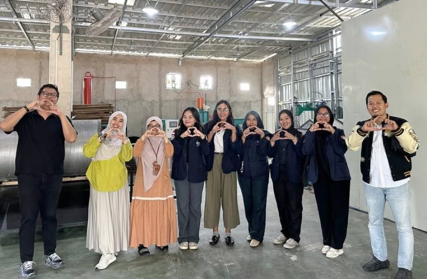 POLIBATAM Sukses Dampingi UMKM Kerupuk CV Mandiri Terpercaya Sejahtera Miliki Administrasi Keuangan Professional