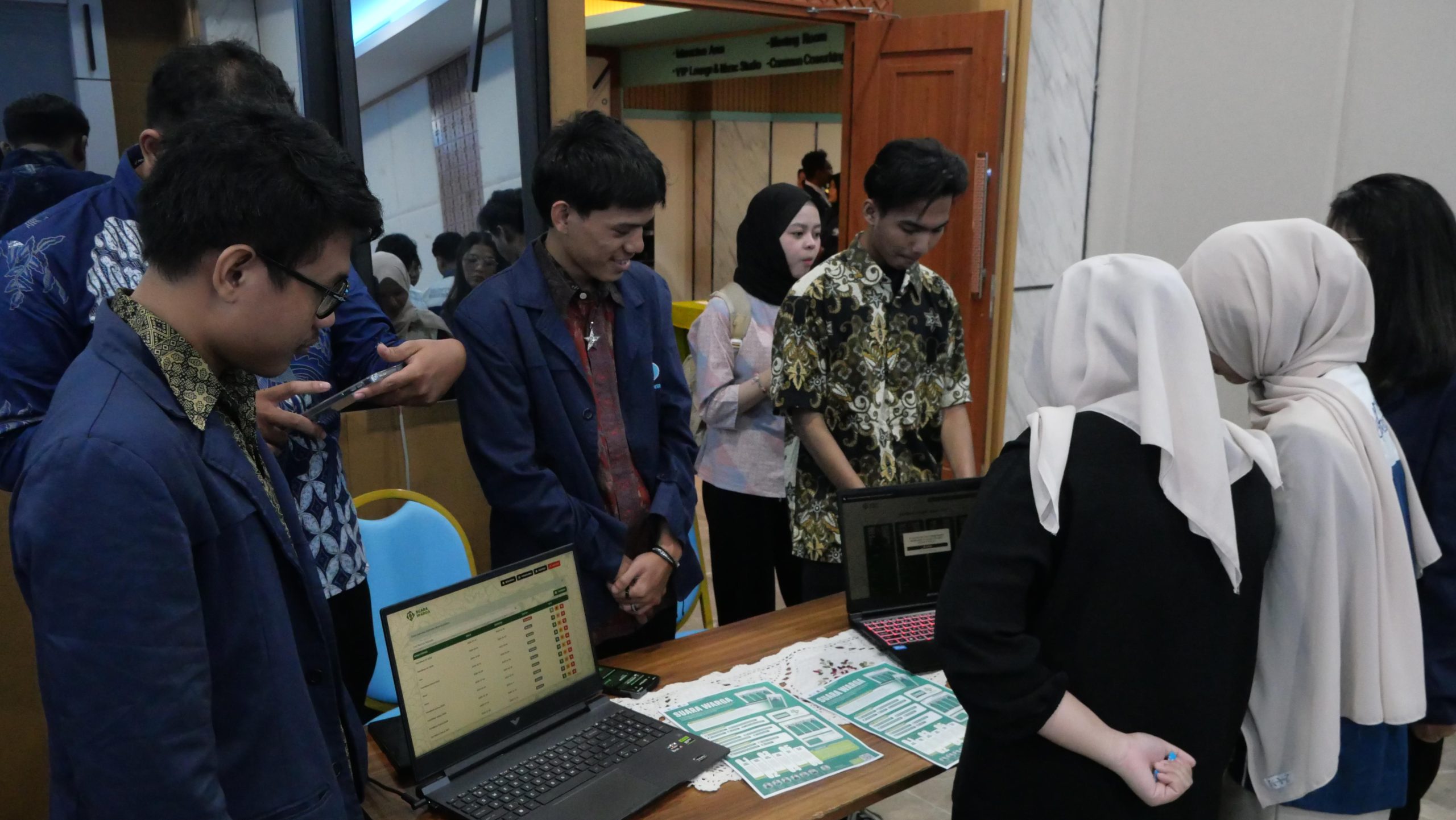 PBL TRPL Polibatam Exhibition and Demo Day: Evaluating the Implementation of Project-Based Learning and Cross-Semester Student Collaboration