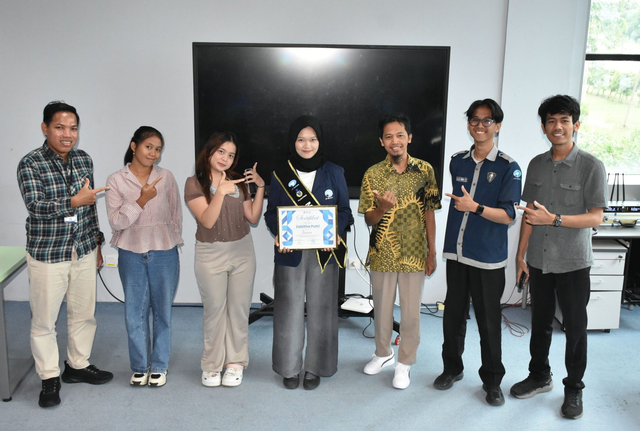 Zabitha Putri Selected as Outstanding Student of Polibatam 2026, Ready to Represent the Campus at the LLDIKTI Region XVII Level