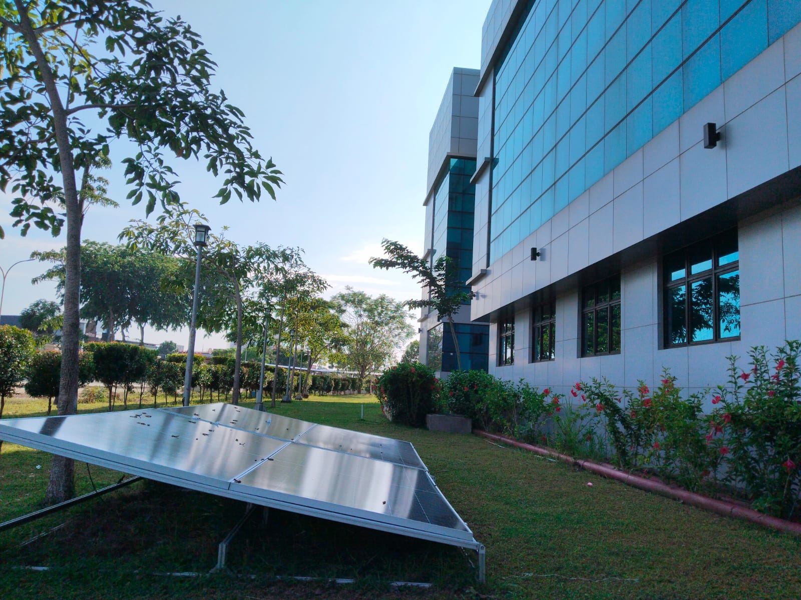 Technopreneur Centre at Polibatam Equipped with Solar Panels, Advancing Energy Efficiency and Green Campus Initiatives