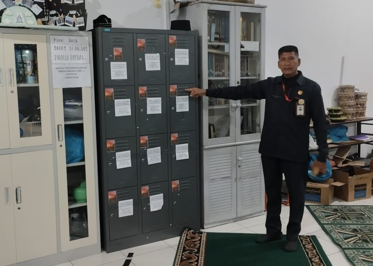 Fasilitas Loker Penyimpanan Barang di Masjid Polibatam
