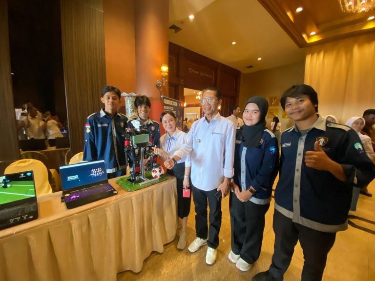 Stand Pameran Polibatam Dapat Apresiasi dari Wali Kota dan Wakil Wali Kota Batam