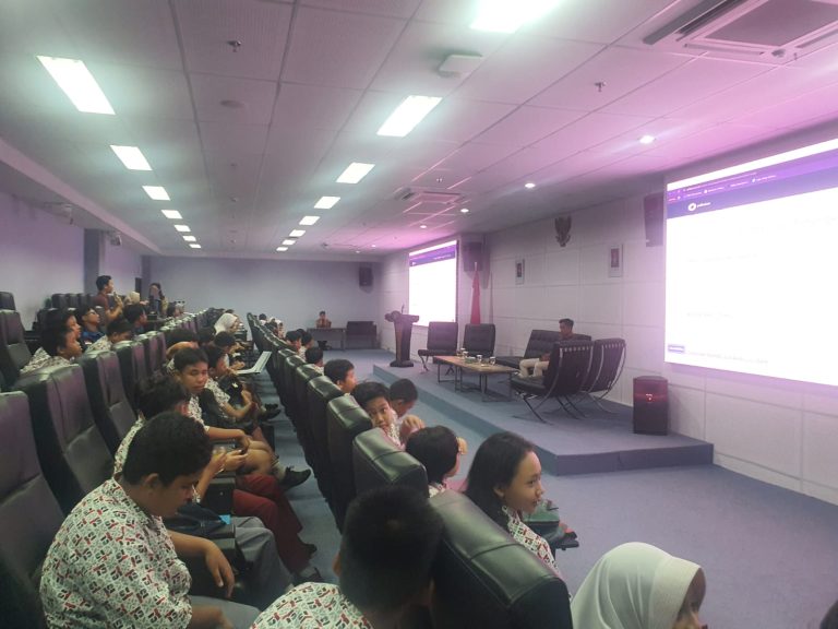 SDS Telkom Batam Kunjungi Polibatam untuk Belajar Robotika dan Teknologi Terapan
