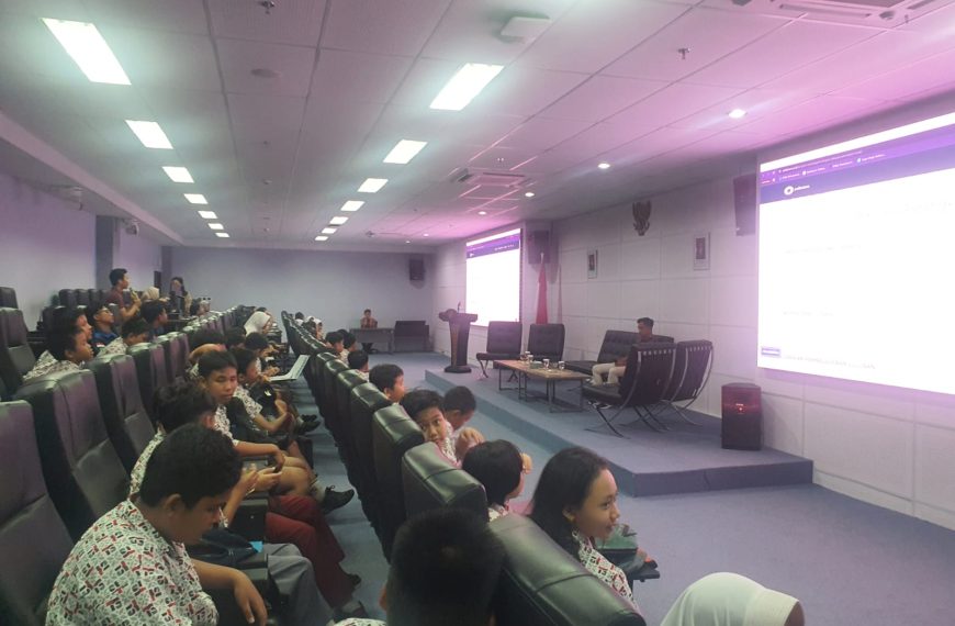 SDS Telkom Batam Visits Polibatam to Learn Robotics and Applied Technology