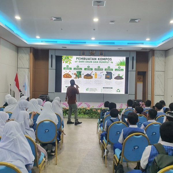 Tim SDGS Polibatam Kenalkan Pengolahan Kompos Sejak Dini kepada Siswa SDIT Ulil Albab Batam