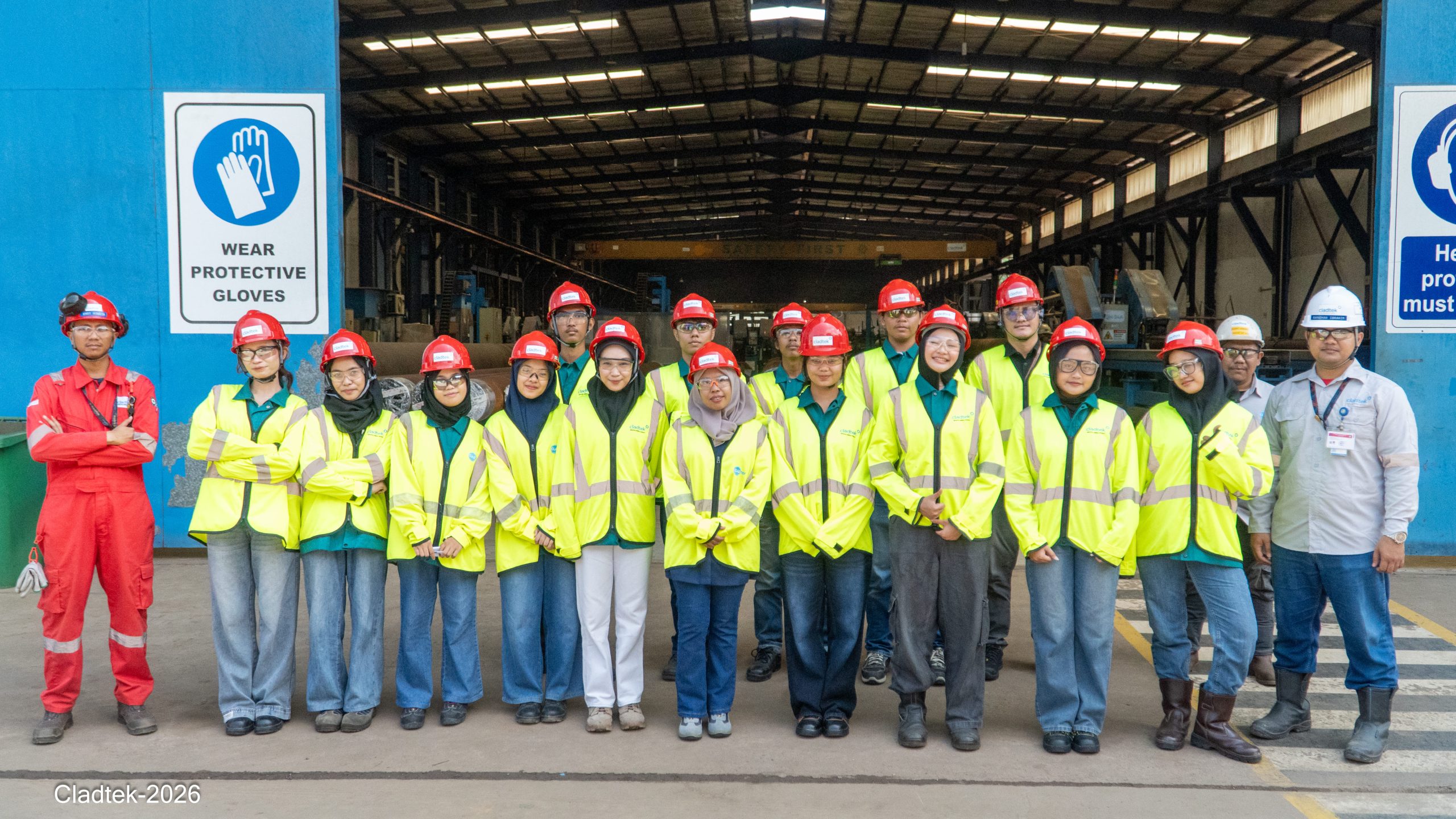 POLIBATAM APPLIED METALLURGICAL ENGINEERING STUDENTS LEARN ABOUT BIMETALLIC PIPE PRODUCTION AT PT CLADTEK BI-METAL MANUFACTURING