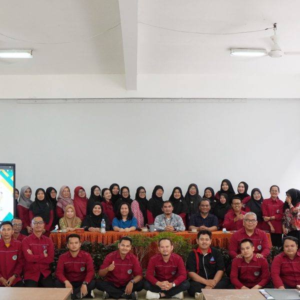 Dari Sampah Pesisir ke Ruang Kelas, Polibatam Perkuat Pembelajaran STEM di SMK Kartini melalui Desain 3D SolidWorks