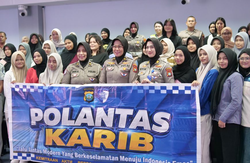 POLIBATAM AND RIAU ISLANDS REGIONAL POLICE TRAFFIC DIRECTORATE EDUCATE NEW STUDENTS ON ROAD SAFETY