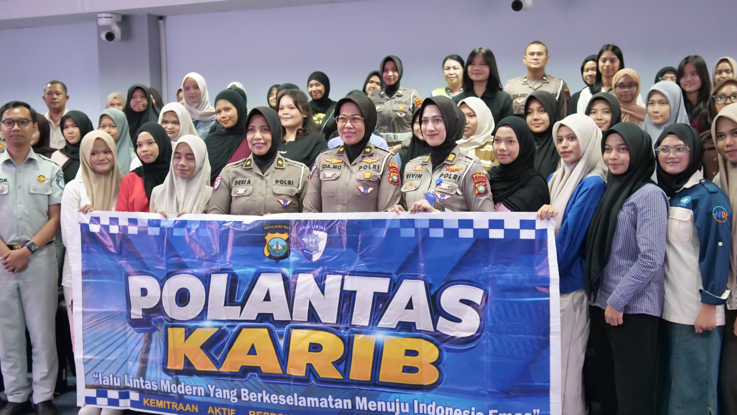 POLIBATAM AND RIAU ISLANDS REGIONAL POLICE TRAFFIC DIRECTORATE EDUCATE NEW STUDENTS ON ROAD SAFETY