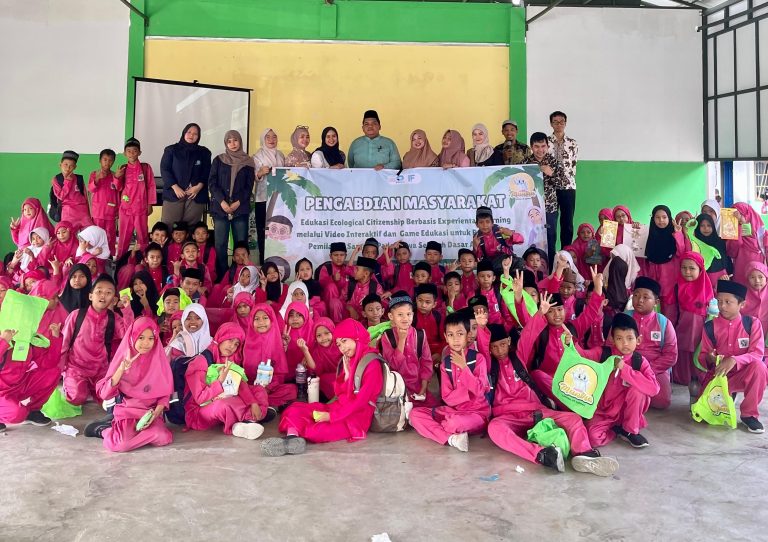 Dari Kebiasaan Kecil untuk Bumi: Polibatam Tanamkan Ecological Citizenship Sejak Dini di SD Al-Barkah