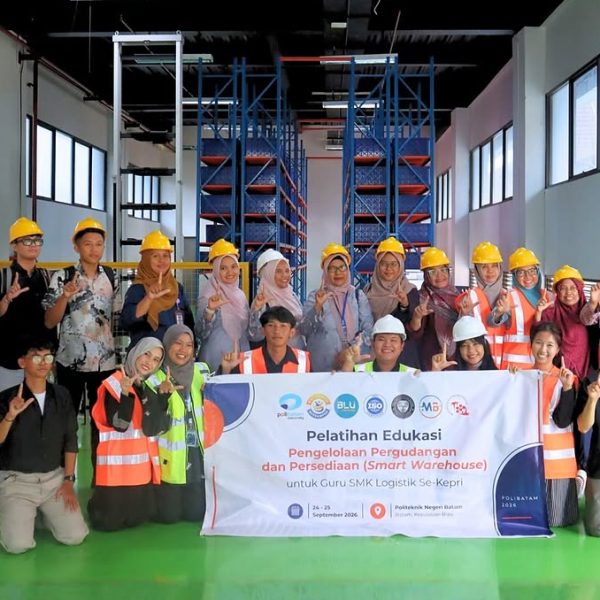 POLITEKNIK NEGERI BATAM TINGKATKAN KOMPETENSI GURU SMK LOGISTIK MELALUI PELATIHAN SMART WAREHOUSE
