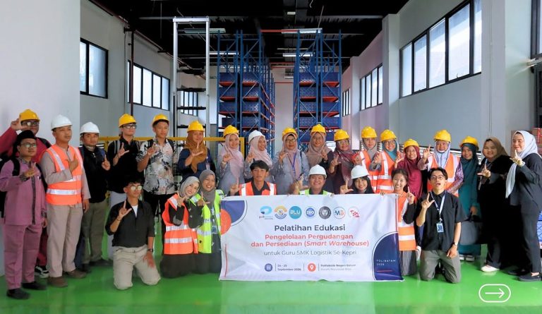 POLITEKNIK NEGERI BATAM TINGKATKAN KOMPETENSI GURU SMK LOGISTIK MELALUI PELATIHAN SMART WAREHOUSE
