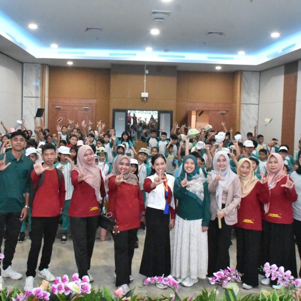Siswa-Siswi SD Kartini Batam Kunjungi Polibatam: Belajar Pengelolaan Sampah Organik di TPST hingga Sulap Sampah Botol Plastik Jadi Karya 3D Printing