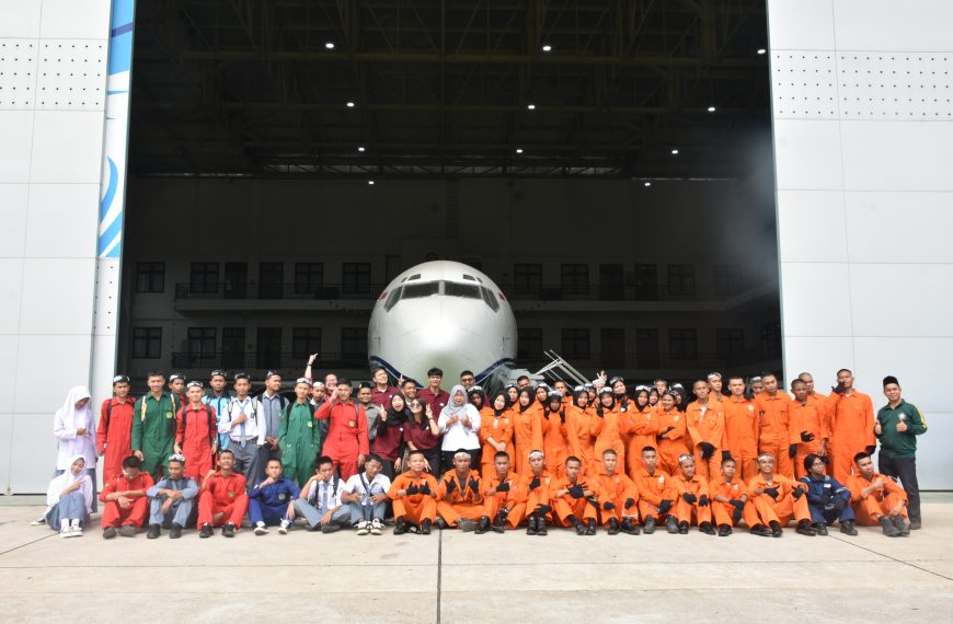 Strengthening Aviation Vocational Skills, High School Students Attend Aircraft Maintenance and Repair Training